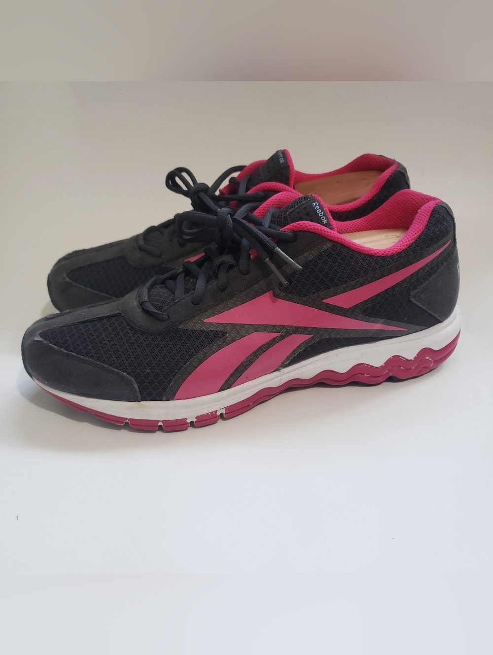 Reebok Womens Running Shoes Size 11 Black Pink Athletic Walking Shoes Well Kept.